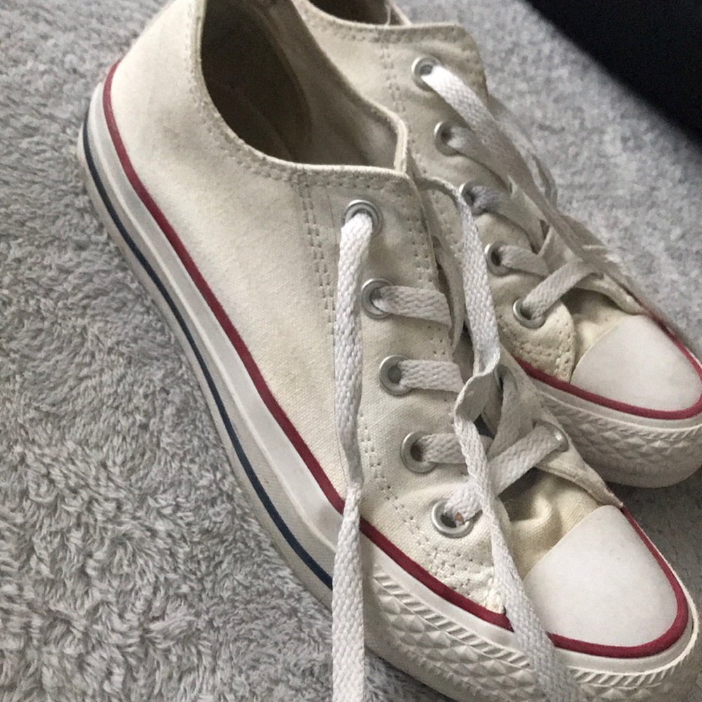 White converse - Picture 2 of 2